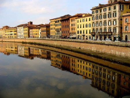 Pisa – Travel guide at Wikivoyage.